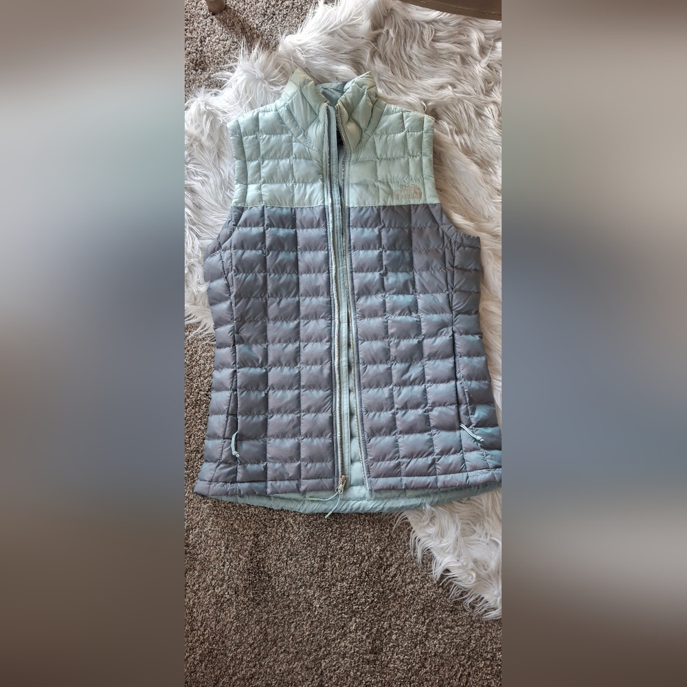 The North Face Women's Gray and Mint Quilted Vest